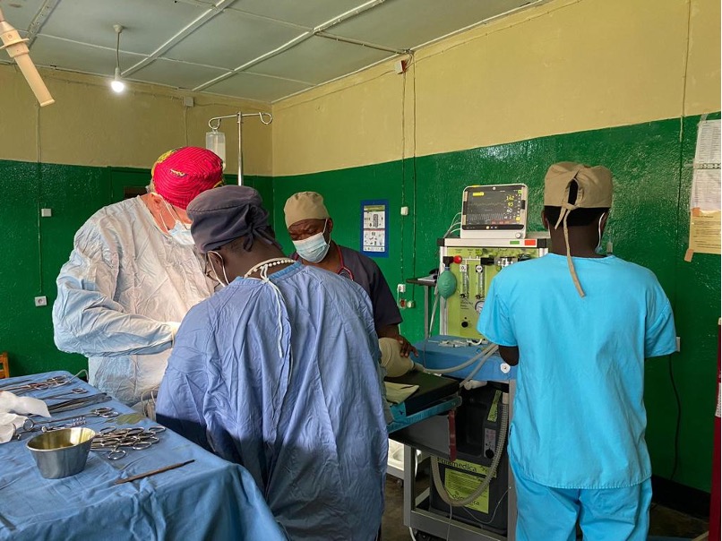 Equipe en plein champ operatoire_MSV